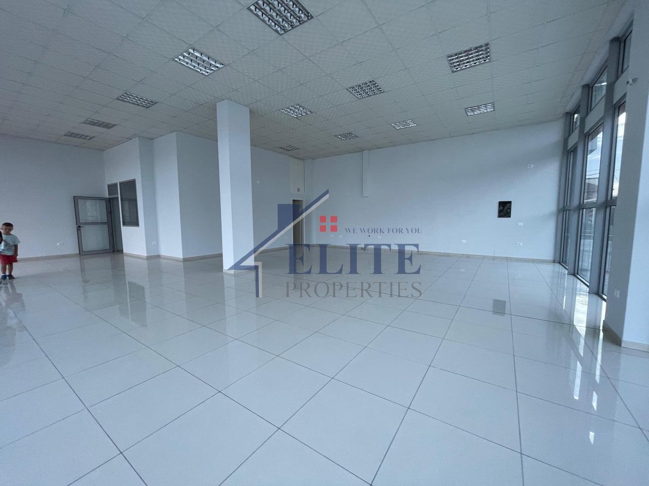 Near Ardenos, shop for rent