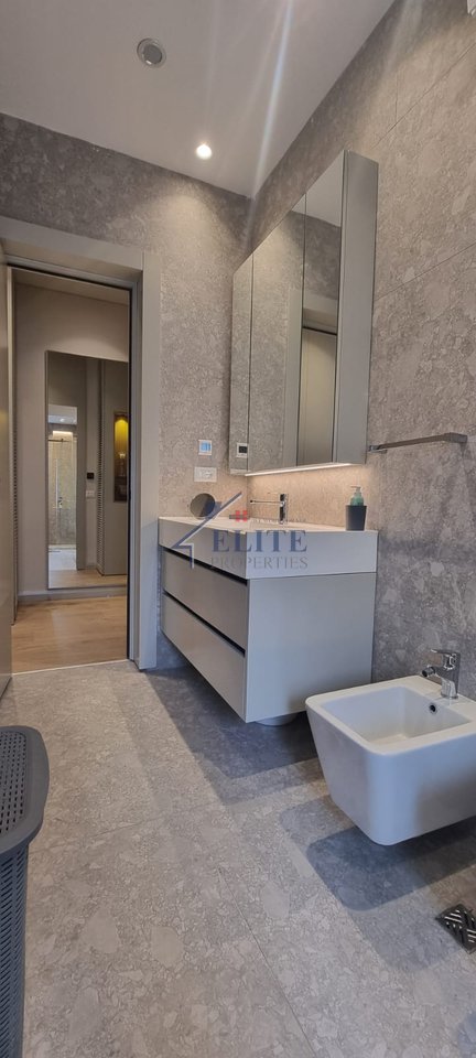 Kodra e Diellit, appartamento con due camere da letto in affitto