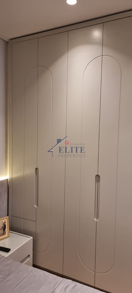 Kodra e Diellit, appartamento con due camere da letto in affitto