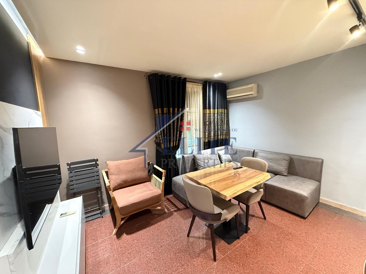 Pallatet Shallvare, appartamento con una camera da letto in affitto