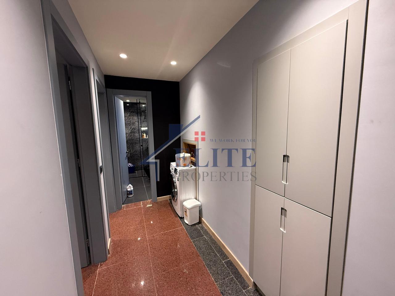 Pallatet Shallvare, appartamento con una camera da letto in affitto