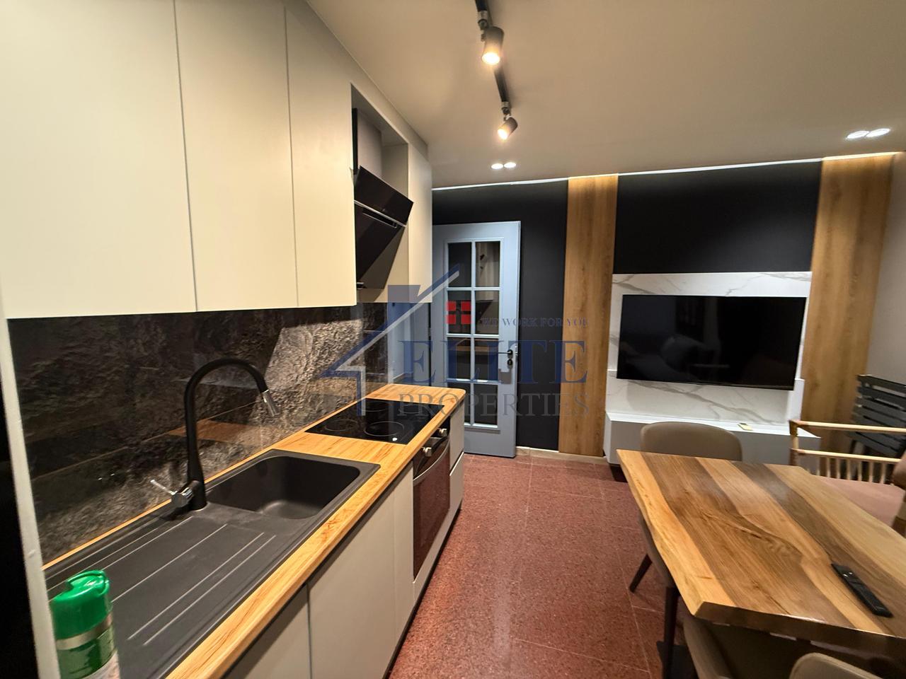 Pallatet Shallvare, appartamento con una camera da letto in affitto