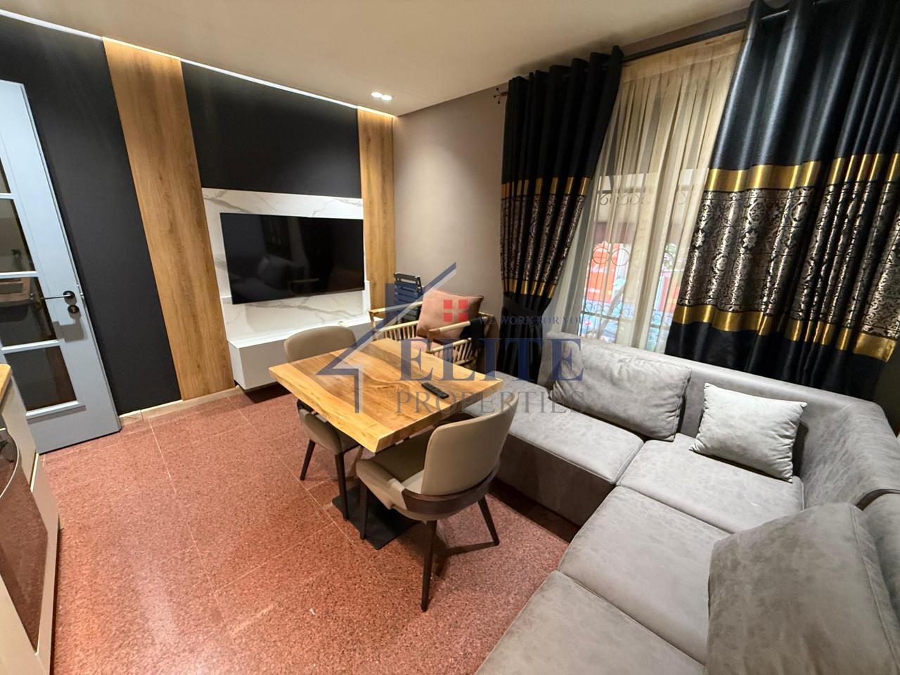 Pallatet Shallvare, appartamento con una camera da letto in affitto