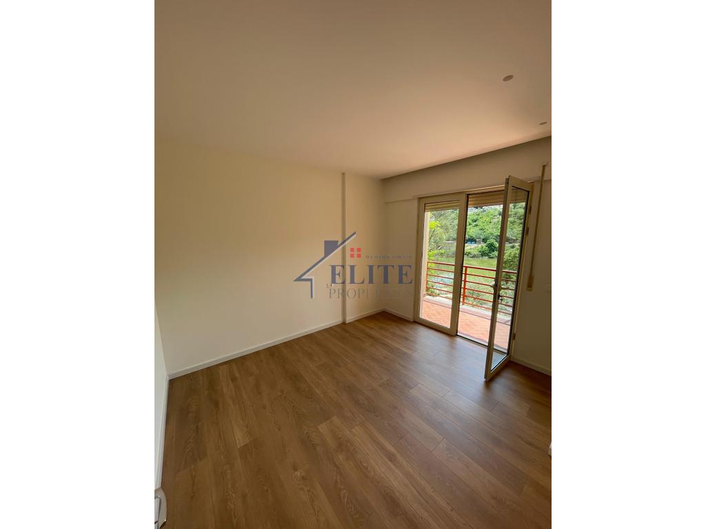 Liqeni i Thatë, appartamento con tre camere da letto in affitto