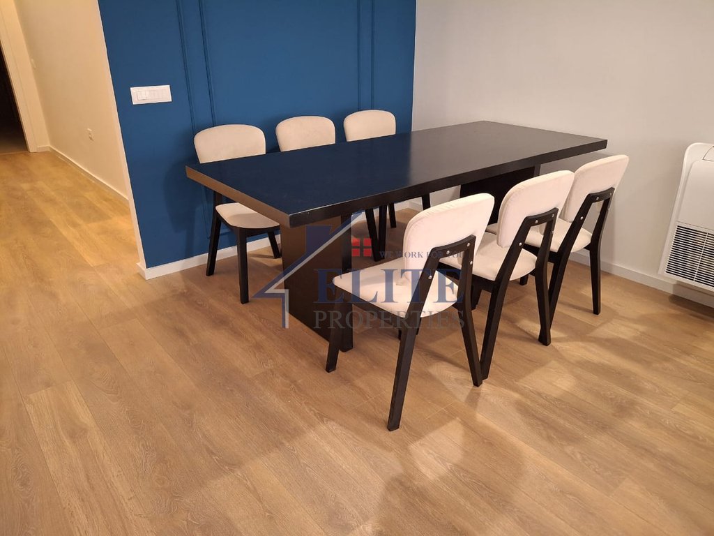 Liqeni i Thatë, appartamento con tre camere da letto in affitto