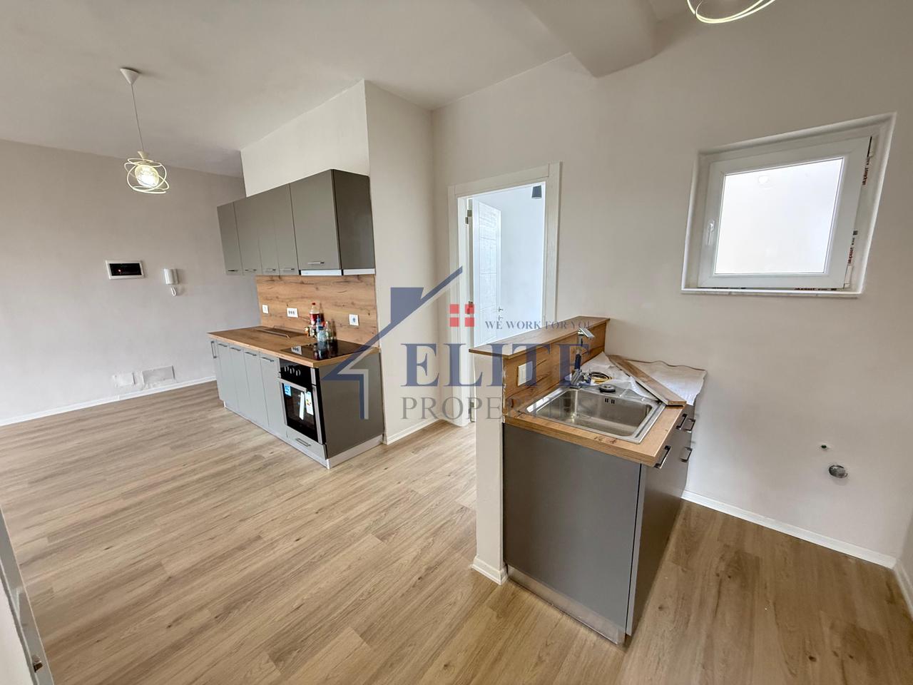 At the end of Bulevardi te Ri, a 2+1 apartment is available for rent.