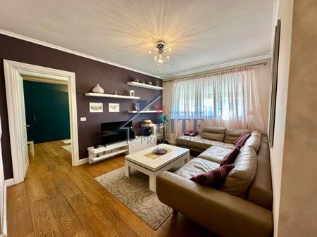 Mozaiku i Tiranës, apartament 2+1 me qira