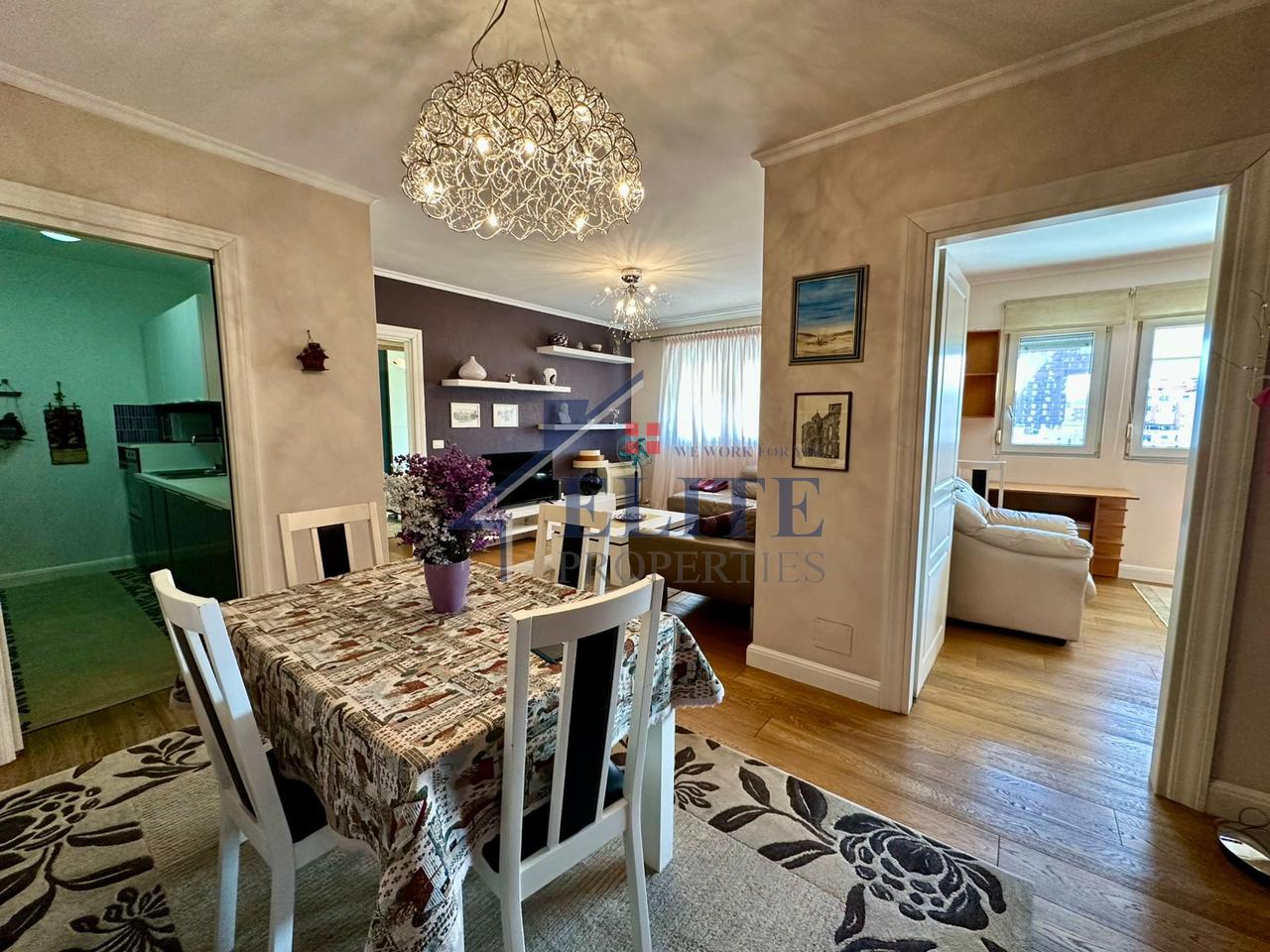 Mozaiku i Tiranës, apartament 2+1 me qira