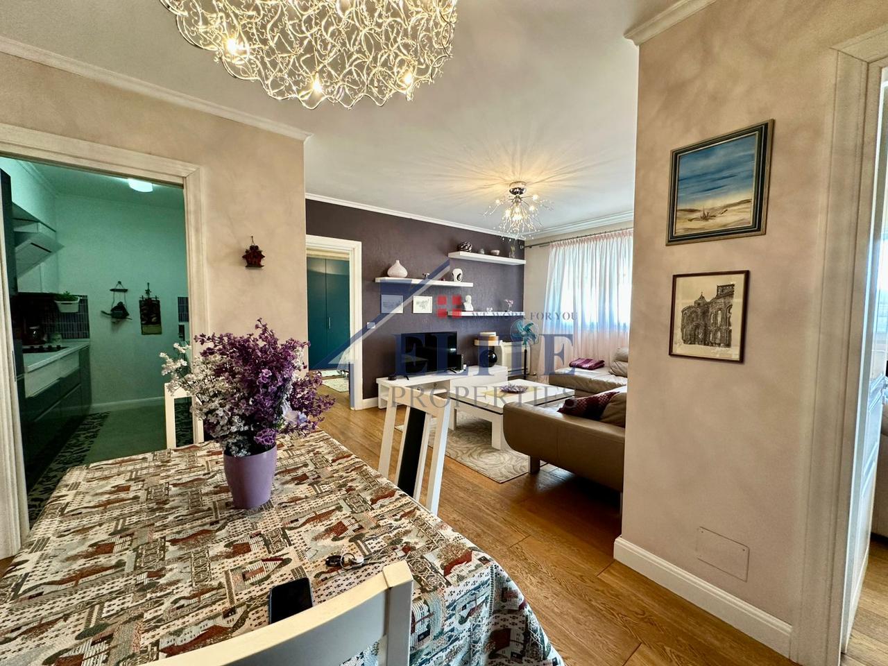 Mozaiku i Tiranës, apartament 2+1 me qira