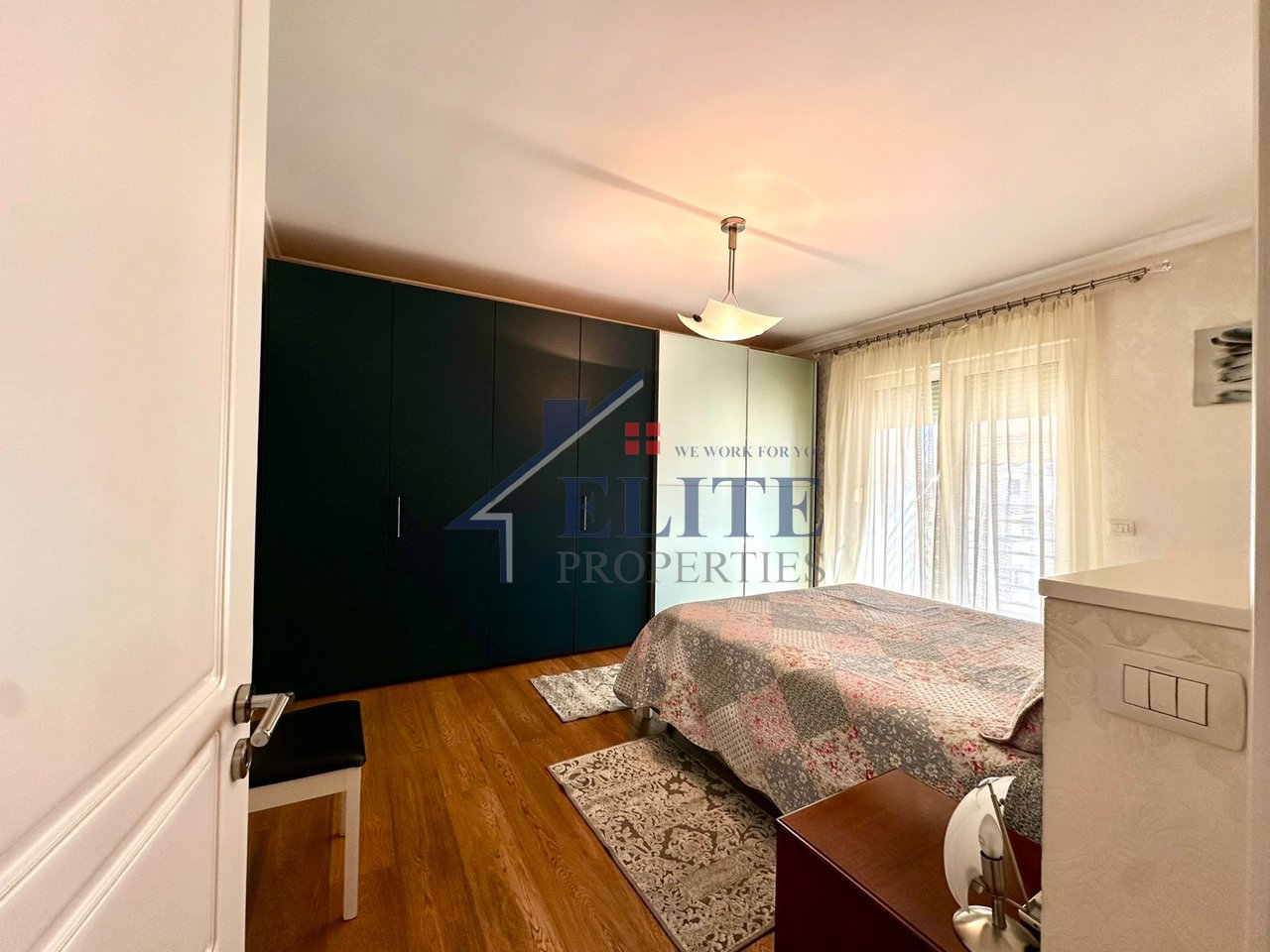 Mozaiku i Tiranës, apartament 2+1 me qira