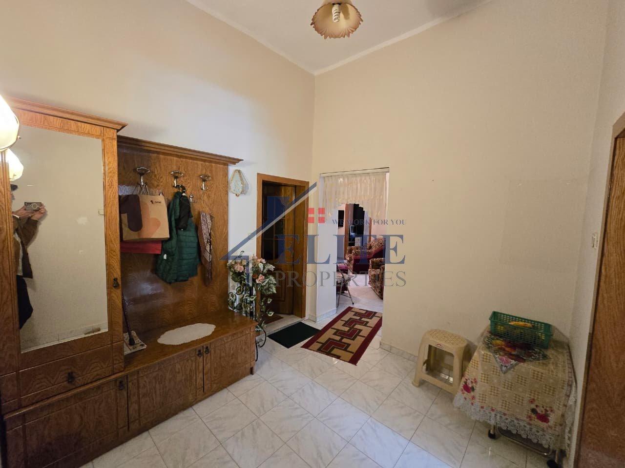 Pallatet Shallvare, apartament 3+1 me qira