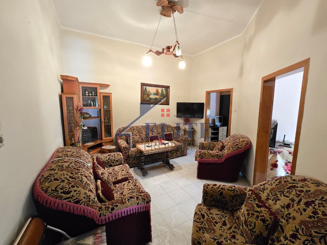 Pallatet Shallvare, apartament 3+1 me qira