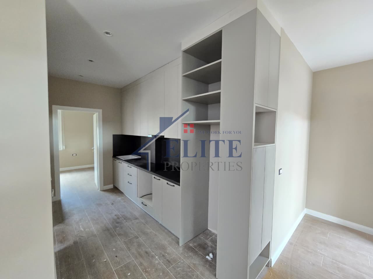 Pranë Fakultetit Ekonomik, apartament 1+1 me qira