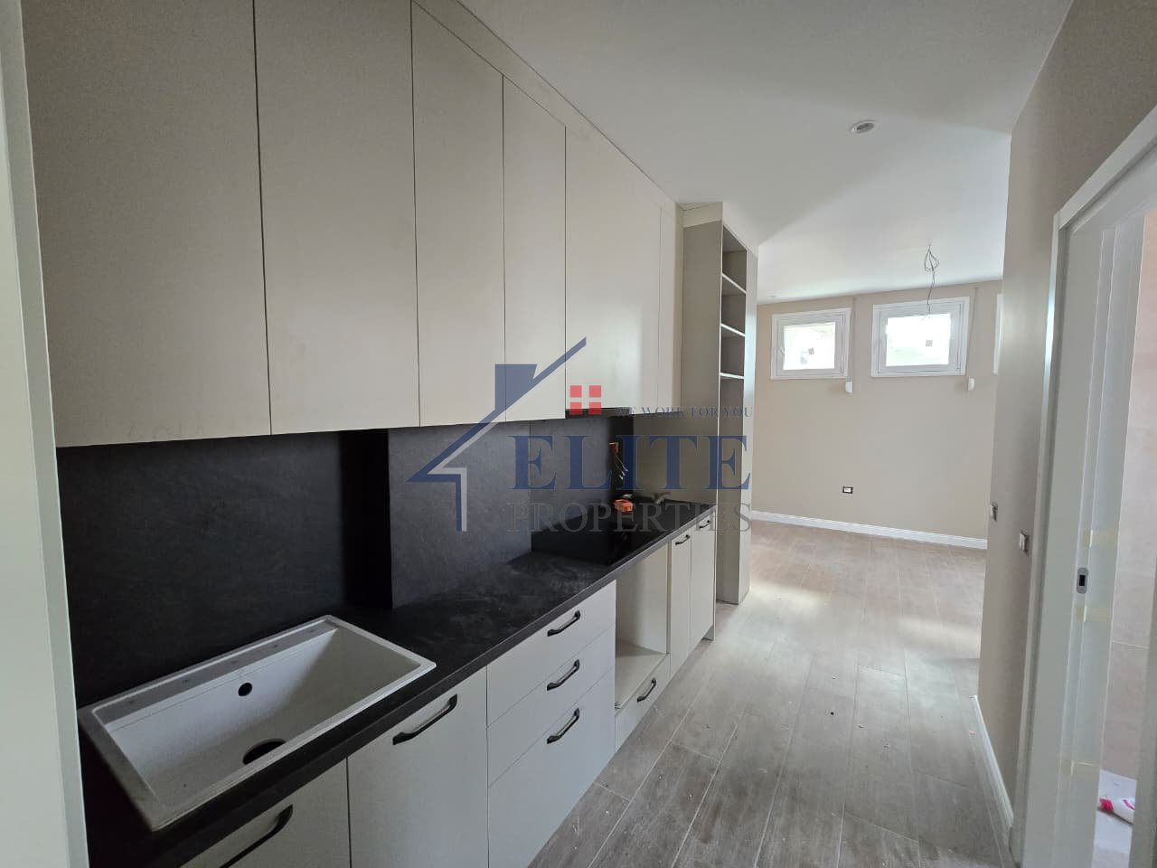 Pranë Fakultetit Ekonomik, apartament 1+1 me qira