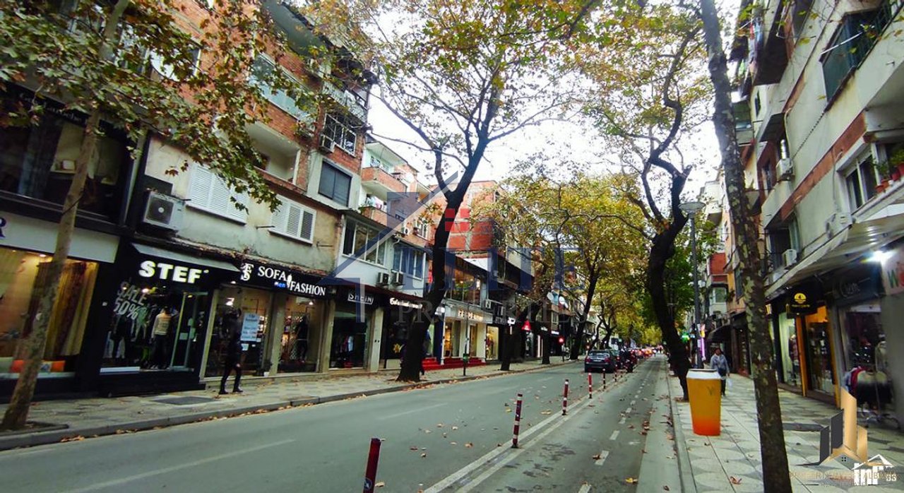 Rruga Myslym Shyri, jepen me qira dy apartamente 1+1