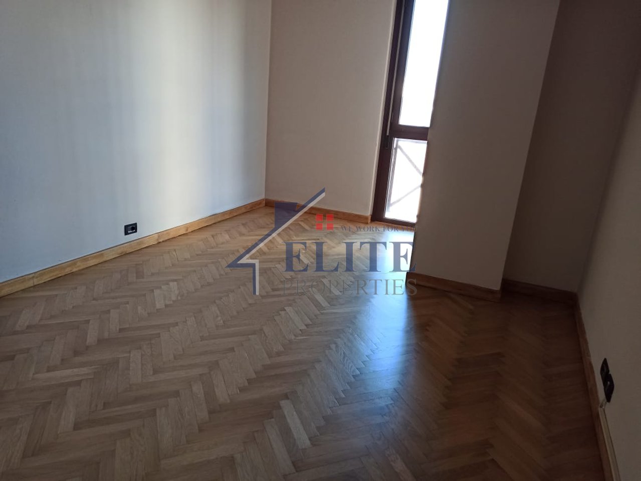 Qendër, Zyrë me Qira