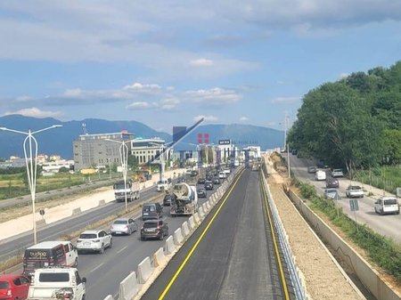 Tirana–Durrës Highway near Vorë, warehouse for sale