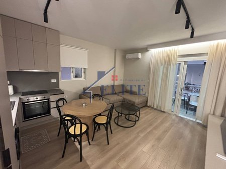 Sarande, shitet apartament 1+1 me pamje nga deti