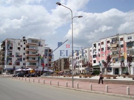 Xhamllik, truall ne shitje ose me perqindje ndertimi