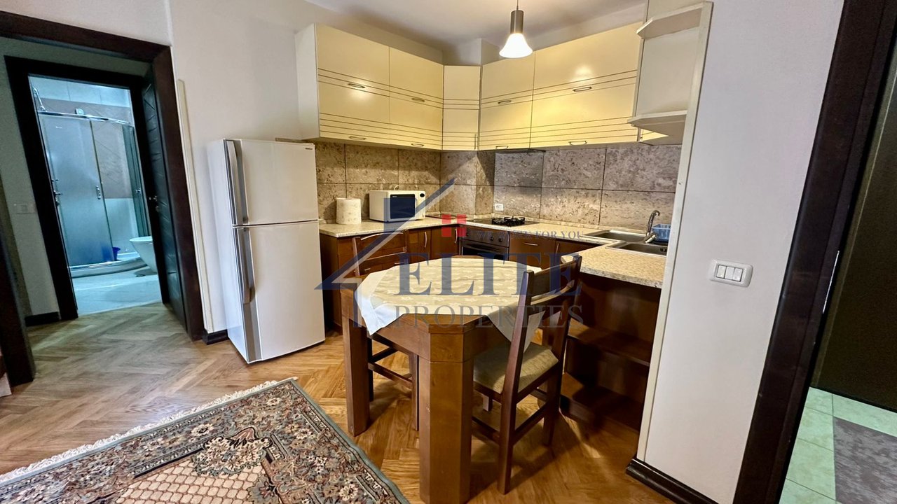 Pazari i Ri, appartamento con una camera da letto in affitto