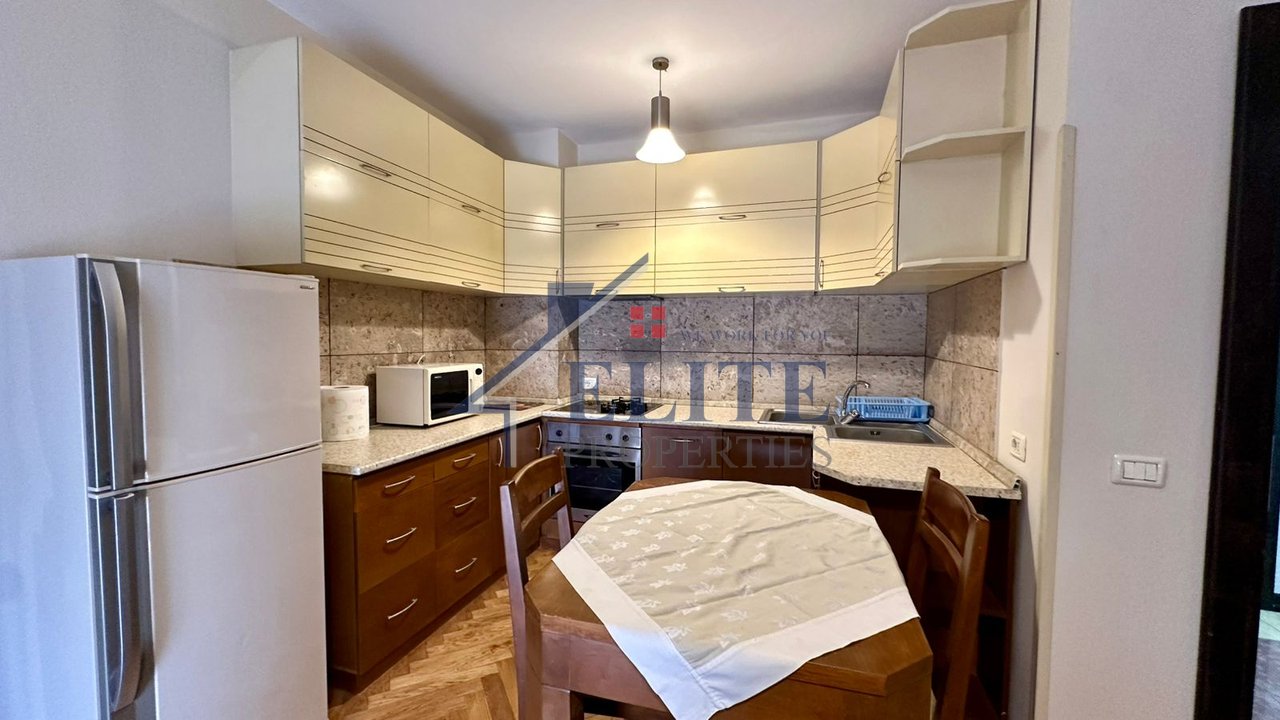 Pazari i Ri, appartamento con una camera da letto in affitto