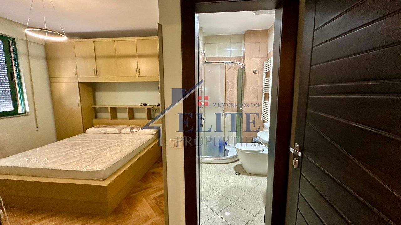 Pazari i Ri, appartamento con una camera da letto in affitto