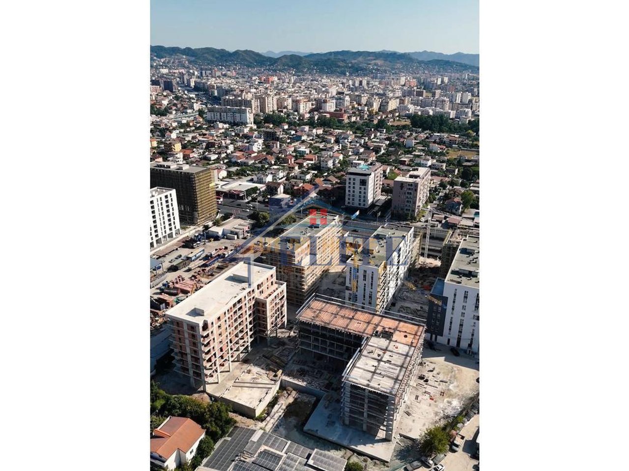 Tirana Entry II, negozio/unità commerciale in vendita