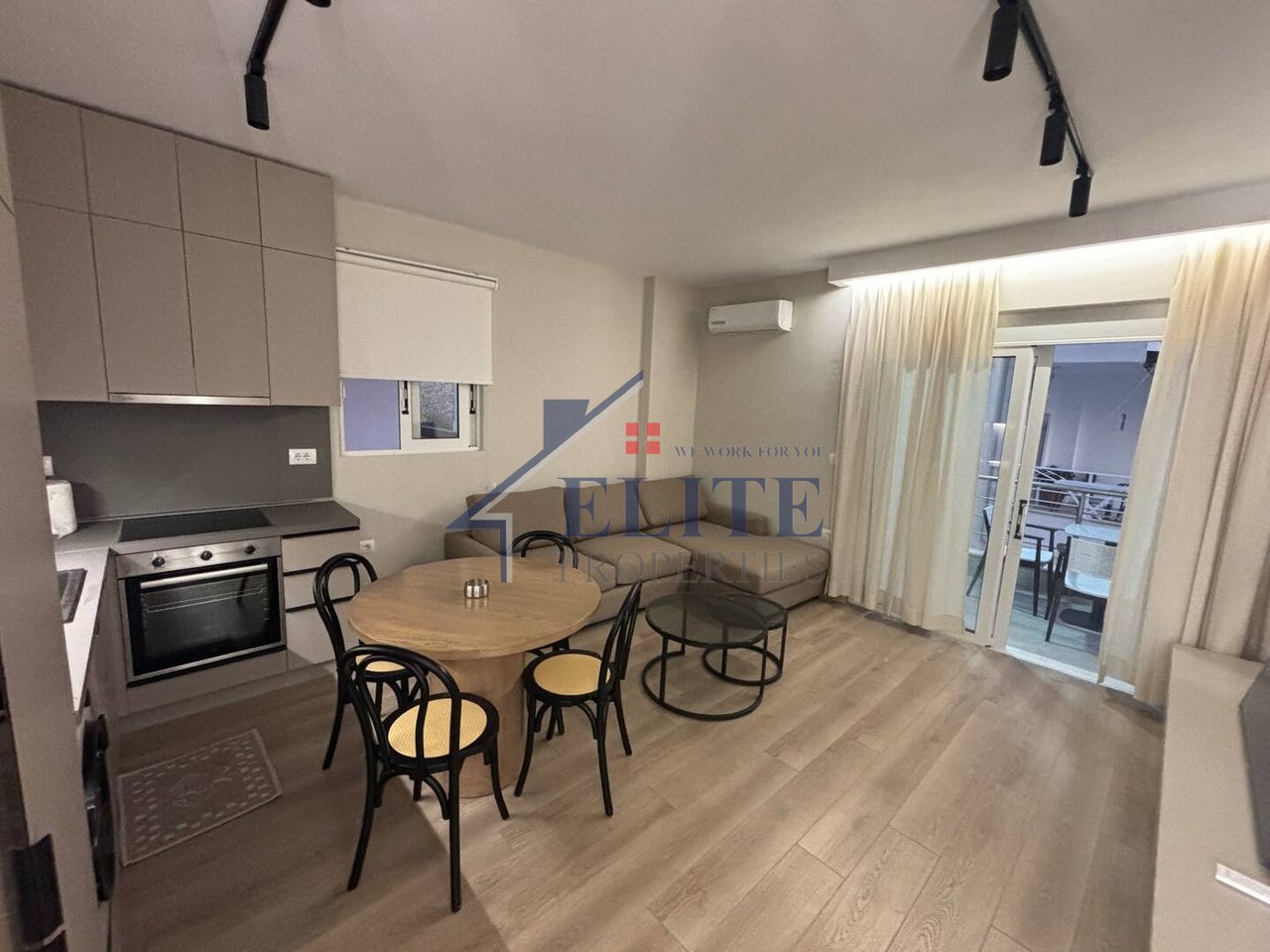 Sarande, shitet apartament 1+1 me pamje nga deti
