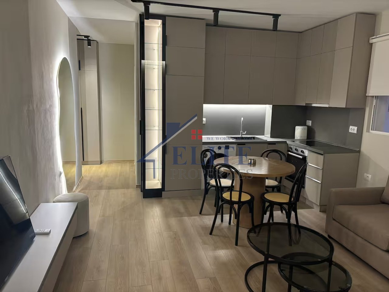 Sarande, shitet apartament 1+1 me pamje nga deti