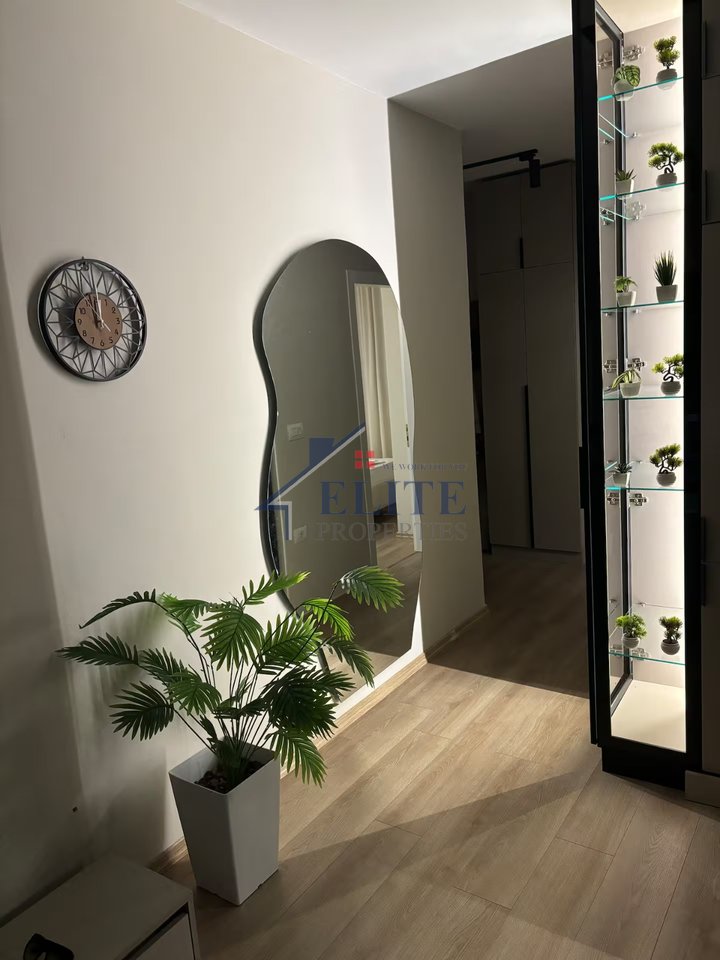 Sarande, shitet apartament 1+1 me pamje nga deti