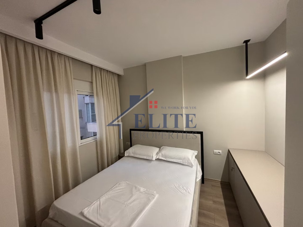 Sarande, shitet apartament 1+1 me pamje nga deti