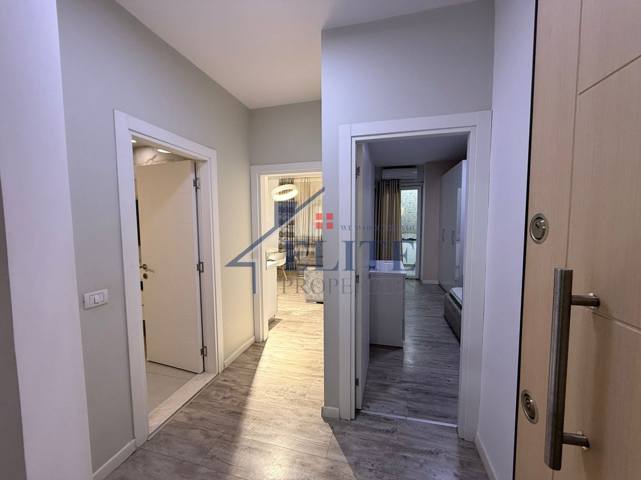 Qendra e Tiranës, Apartamenti 1+1me qera