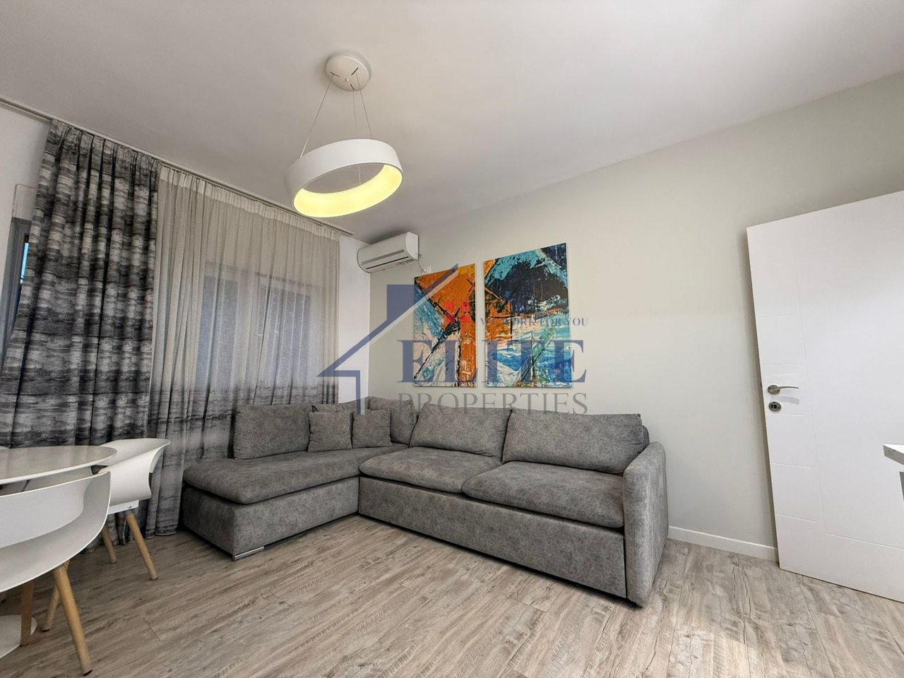 Qendra e Tiranës, Apartamenti 1+1me qera