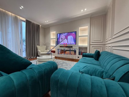 Via Myslym Shyri, attico in affitto