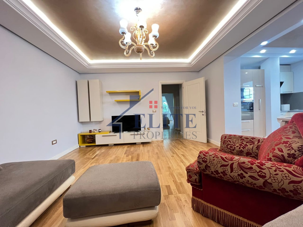 Rruga Bardhok Biba qendër, apartament 2+1 për qira