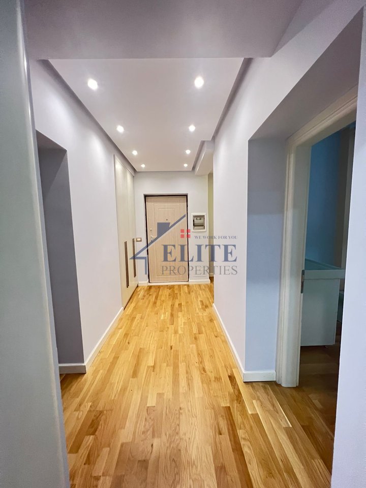 Rruga Bardhok Biba qendër, apartament 2+1 për qira