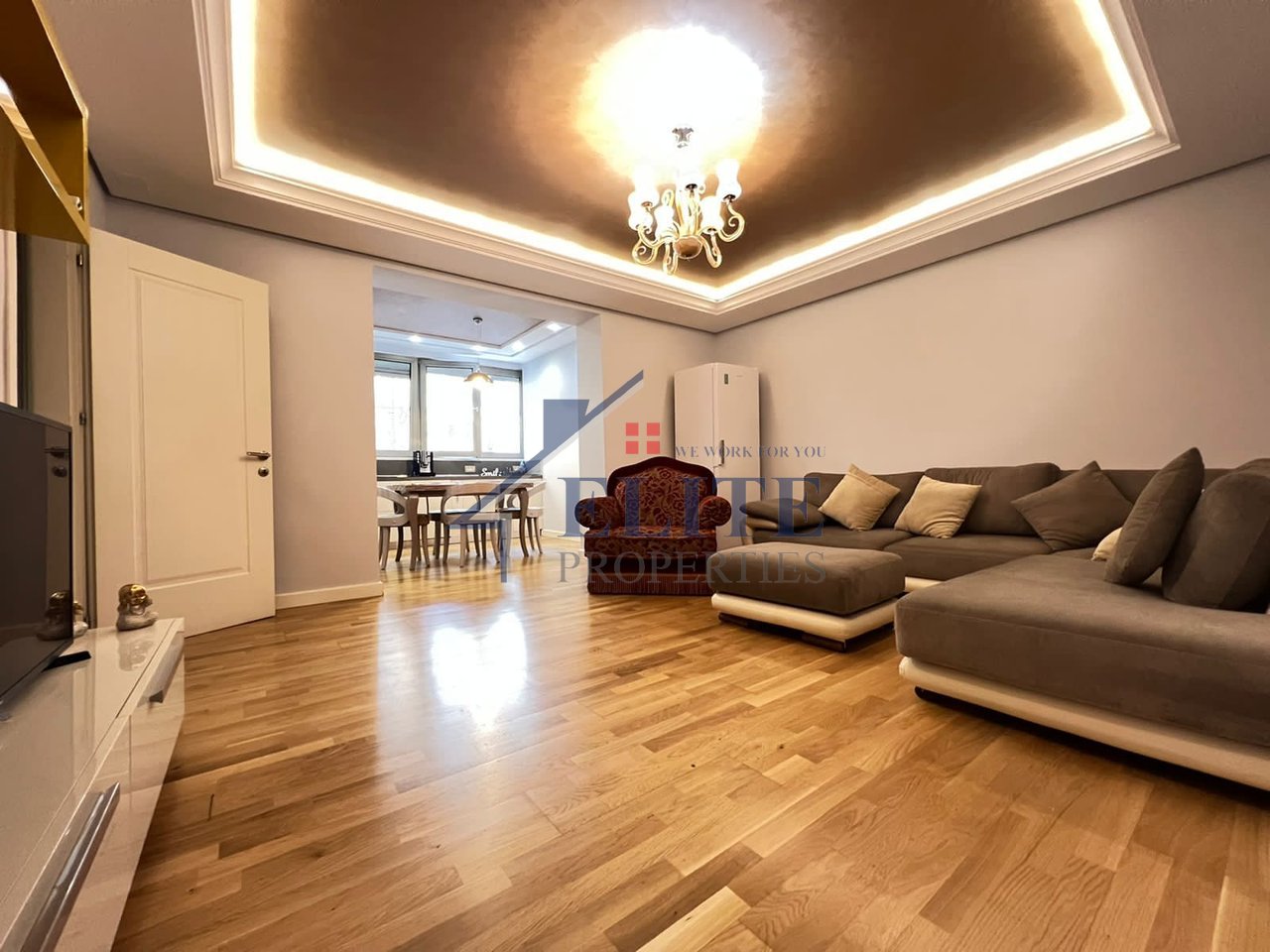 Rruga Bardhok Biba qendër, apartament 2+1 për qira