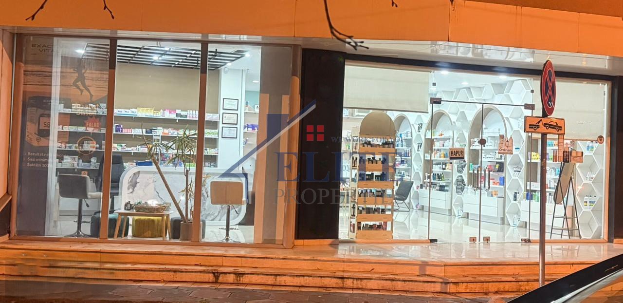 21 Dhjetori, dyqan me qira