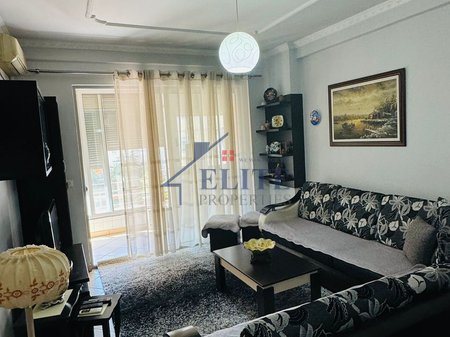 Astir vicino all'Artist Bar, appartamento con due camere da letto in affitto
