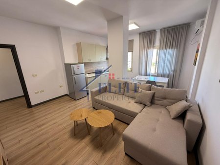Pranë Qendrës Kristal, apartament 2+1 në shitje