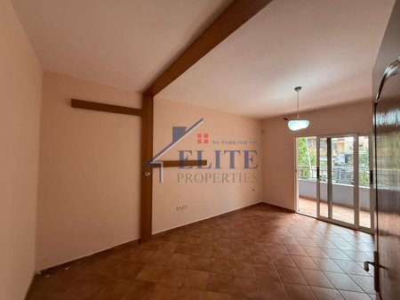 Komuna e Parisit, apartament 1+1 në shitje