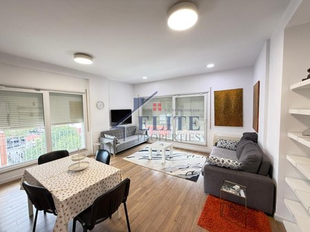 Rruga Myslym Shyri, apartament 5+1 për qira