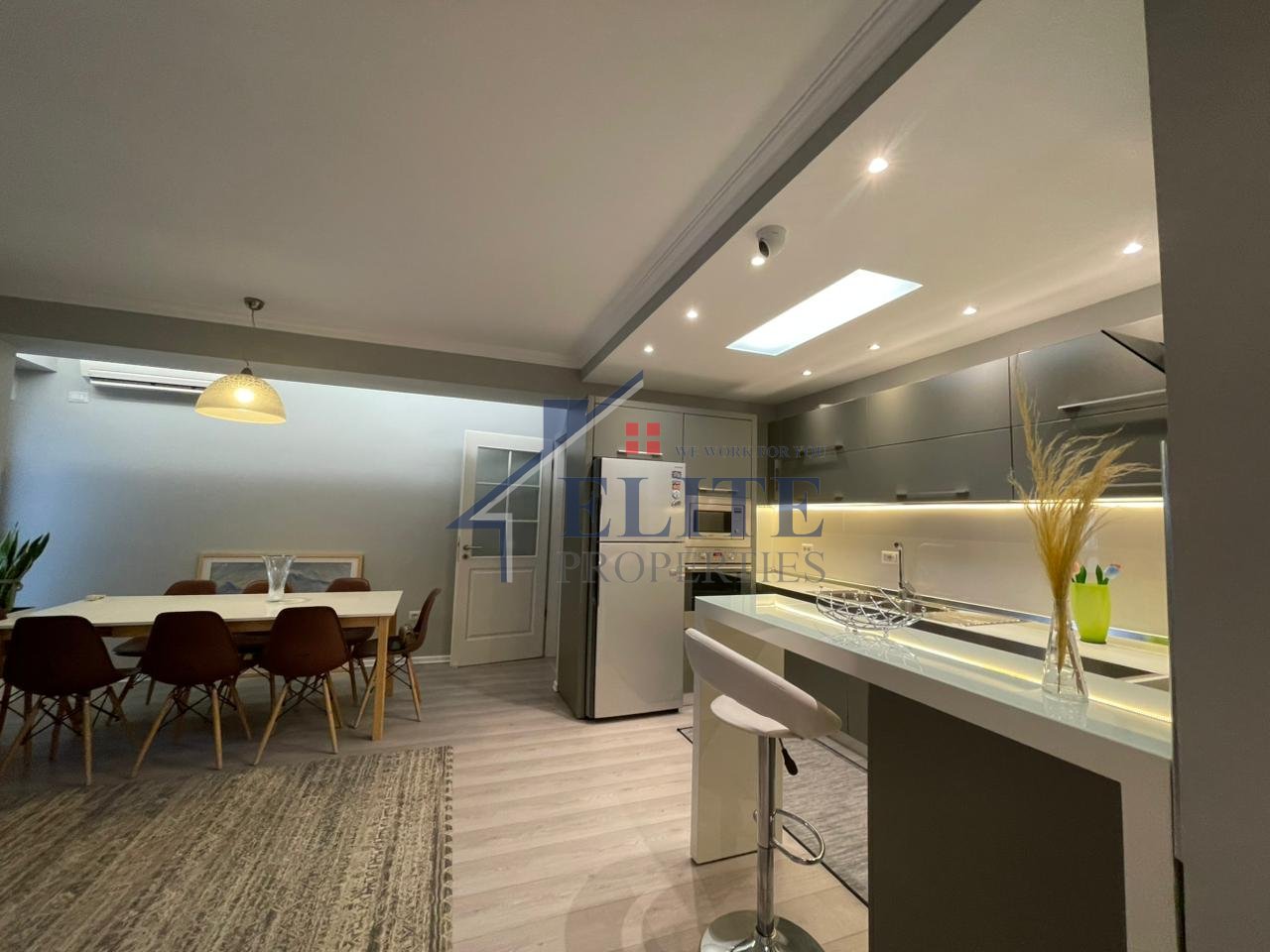 Rr. Vaso Pasha Bllok, apartament 2+1 me qira
