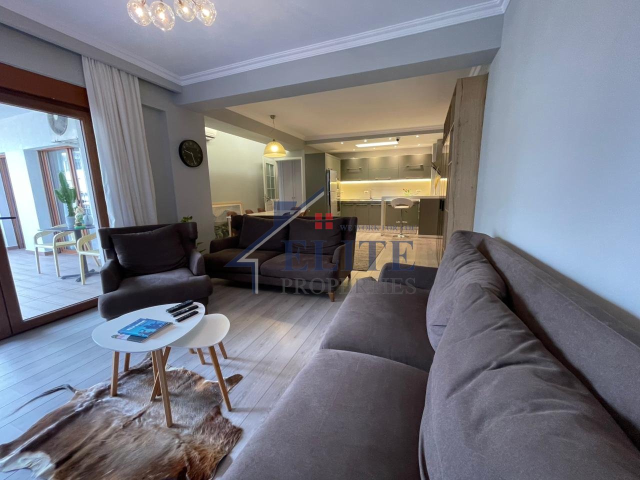 Rr. Vaso Pasha Bllok, apartament 2+1 me qira