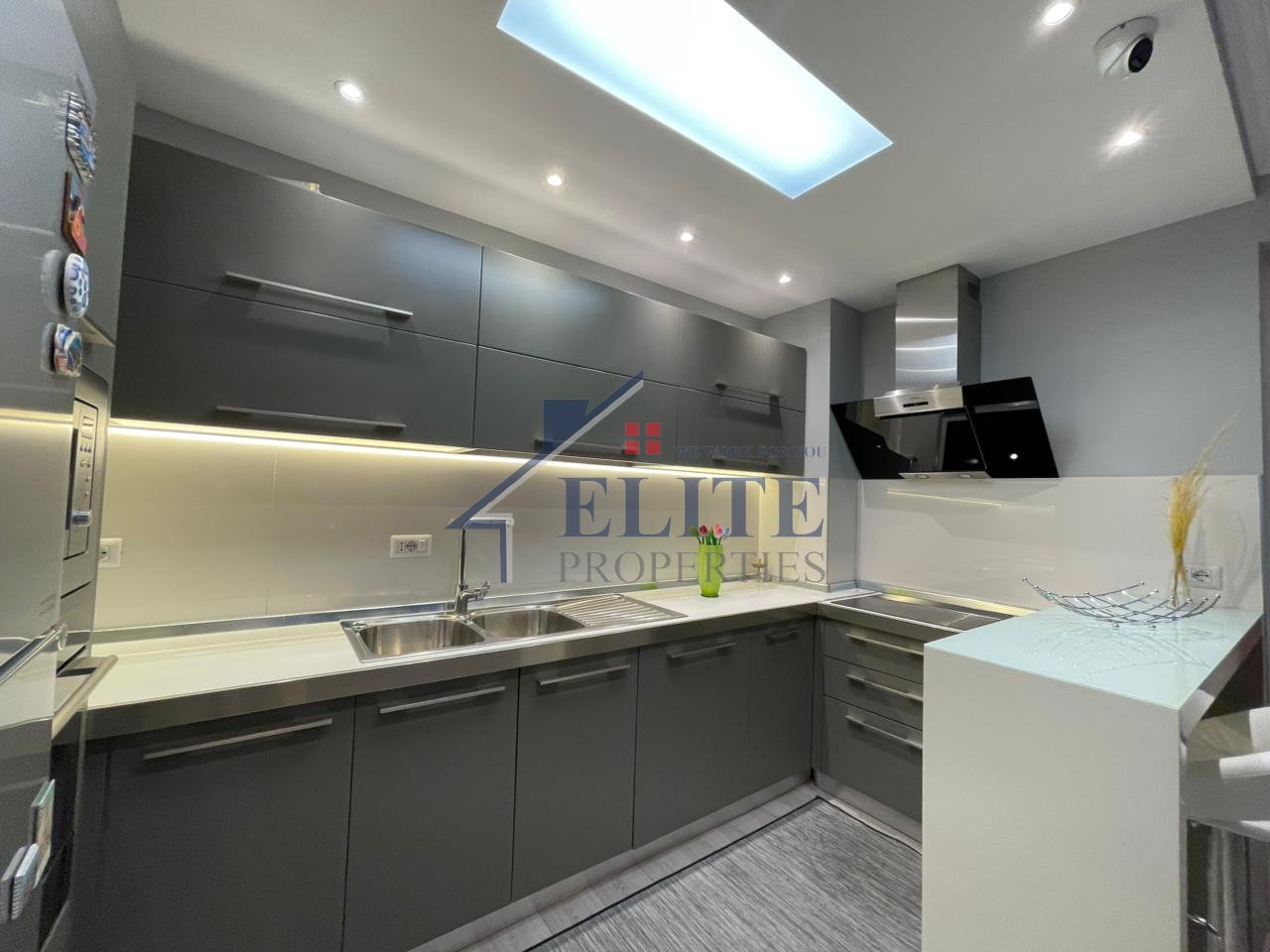 Rr. Vaso Pasha Bllok, apartament 2+1 me qira