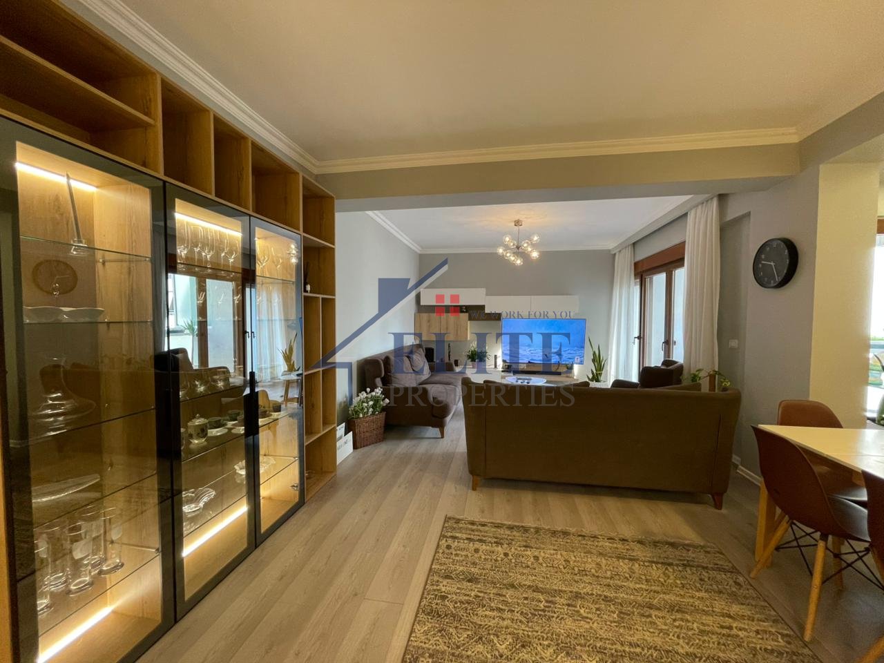 Rr. Vaso Pasha Bllok, apartament 2+1 me qira