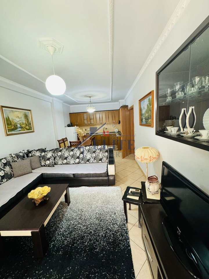 Astir vicino all'Artist Bar, appartamento con due camere da letto in affitto