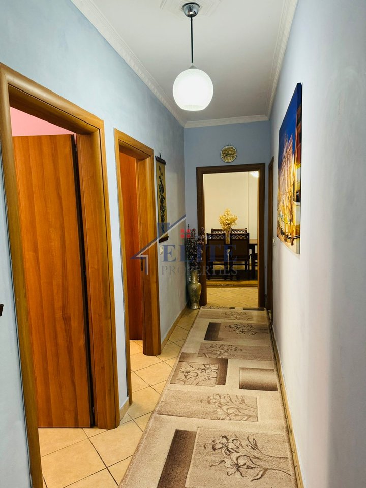 Astir vicino all'Artist Bar, appartamento con due camere da letto in affitto