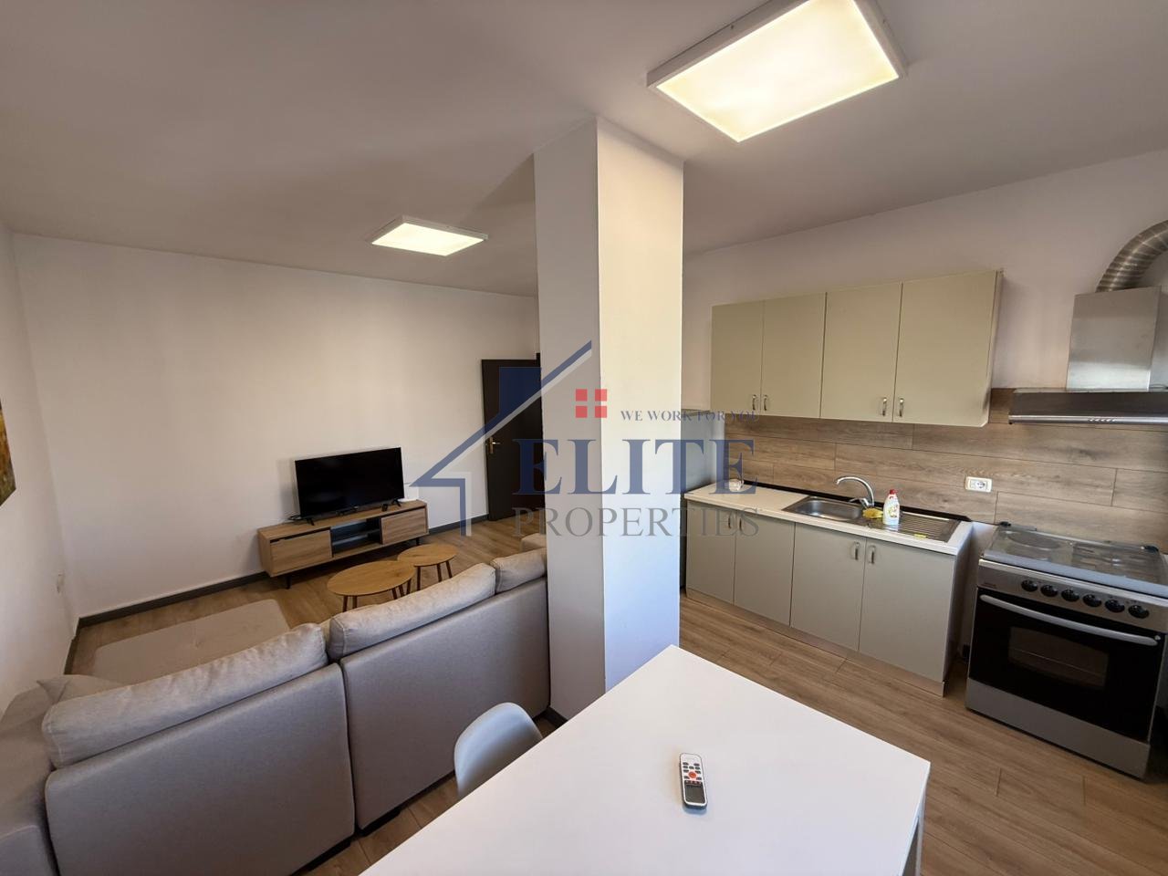 Pranë Qendrës Kristal, apartament 2+1 në shitje