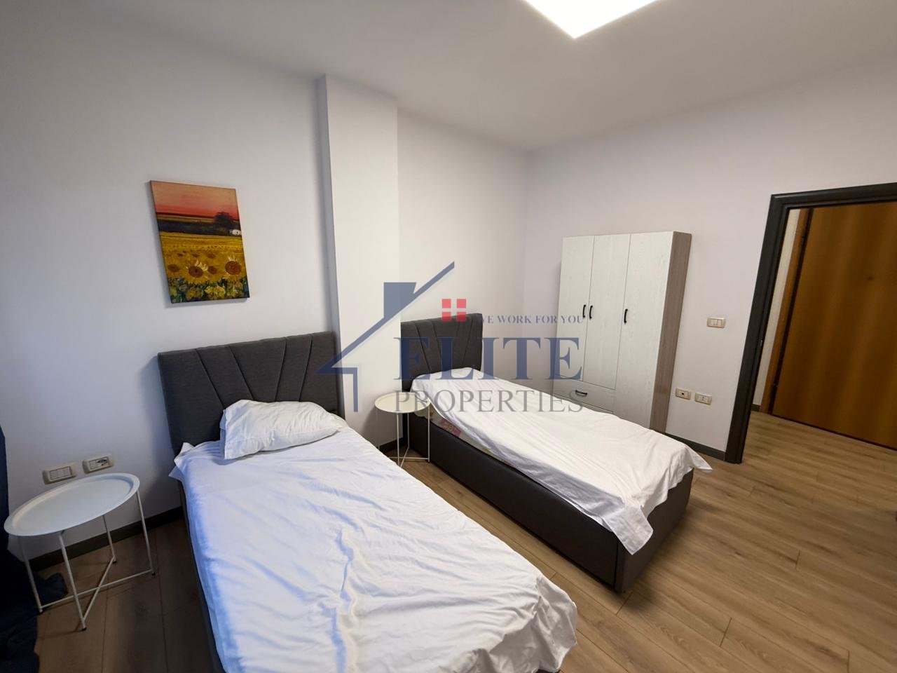 Pranë Qendrës Kristal, apartament 2+1 në shitje